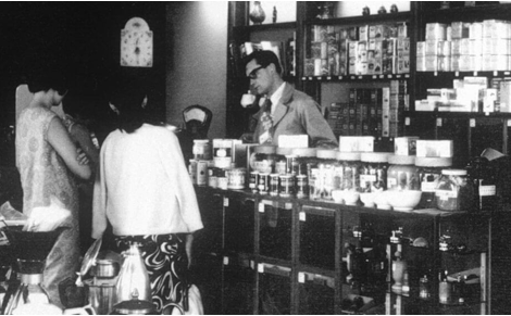 Alfred Peet interacting with customers in his coffee shop